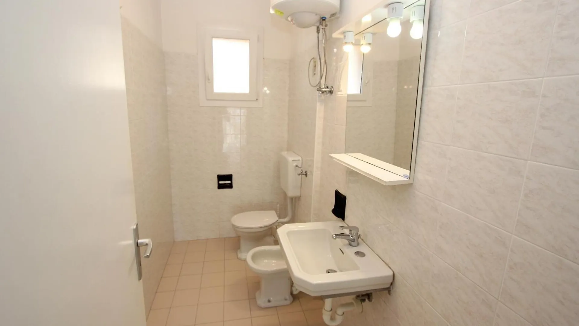 Modern One Bedroom Flat In Bibione - Beahost Апартаменты